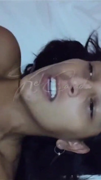 모텔에서 나를 따먹을 친구를 선물로 초대한 남편