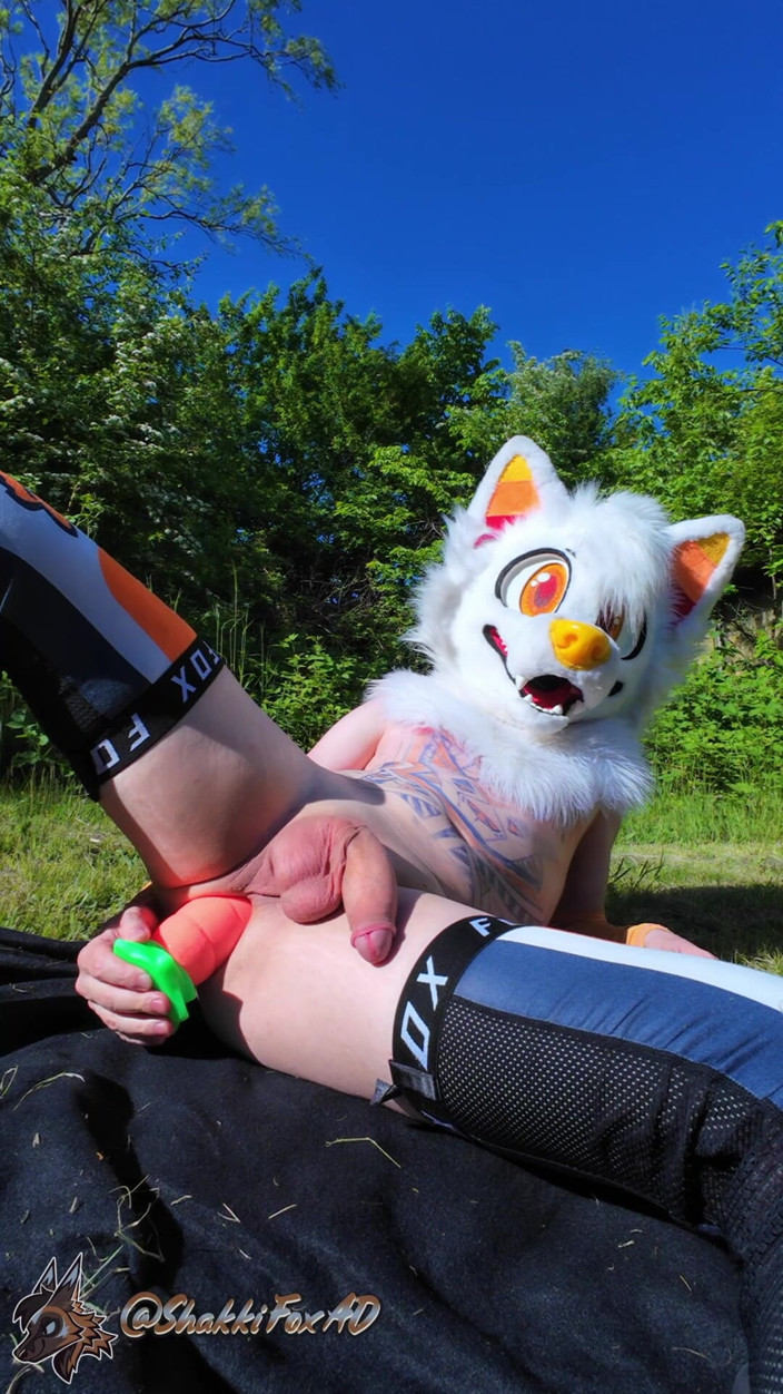 ShakkiFoxAD: Twink benutzt karotte in seinem arsch