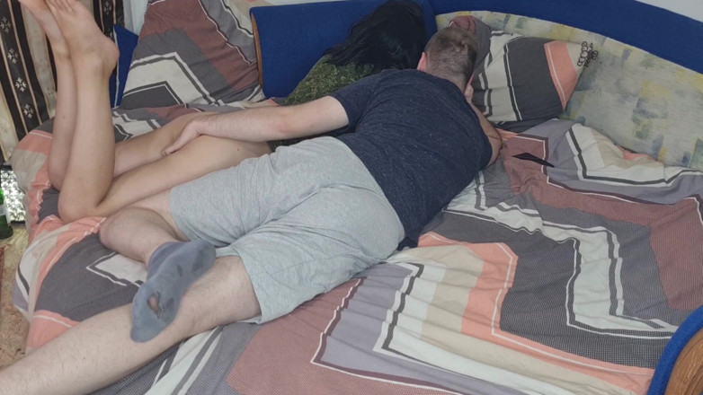 Viktoria_sekret: Une femme se fait baiser par un ami devant son...