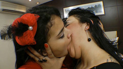 FetishKing: Sexy polibky od Alice Bueno a Fabi