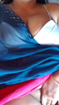 Cewek hot dengan toket besar lagi asik ngusap memeknya sampai matanya merem melek