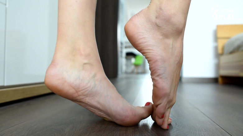 Czech Soles - foot fetish content: Už jsou mi nohy dost sexy?!