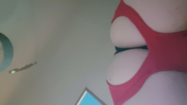 Bettycoquine: Tôi ôm bạn trai bằng mông và anh ấy rất thích