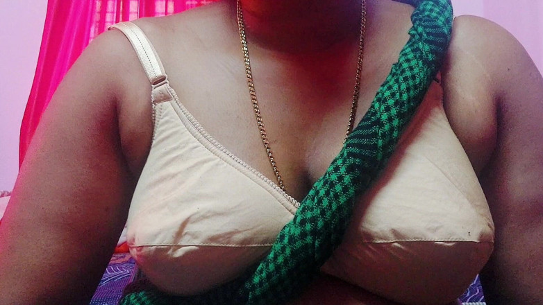 Desi Mohini: Hintli üvey anne mohini üvey erkek kardeşiyle seks yapıyor