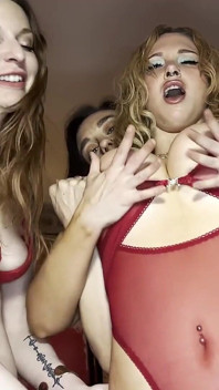Il nostro Plaything All in red joi con Sinn Sage, Ela Darling, Jessa Flux