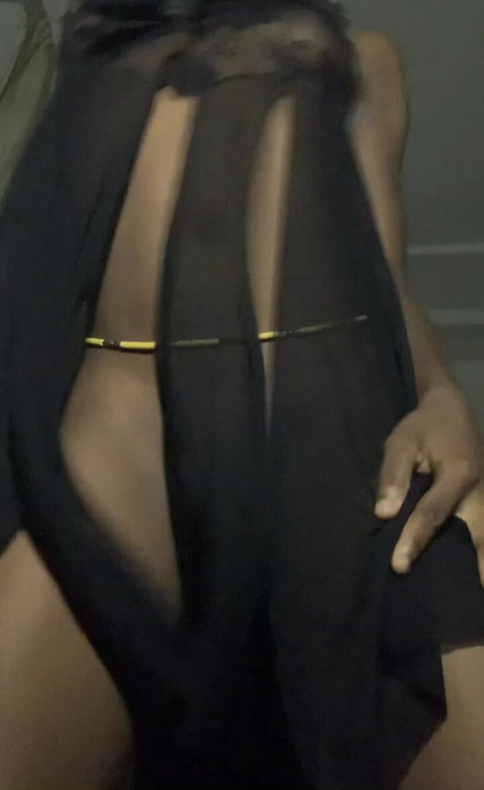 Browngurl234: Diosa de ébano baila después de la universidad