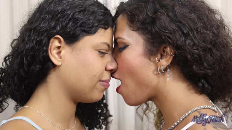 Mibby Fetish: Mibby och Nathy i en intensiv näsakamp