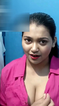 Une bhabhi indienne aux seins énormes se fait baiser dans la cuisine par son devar