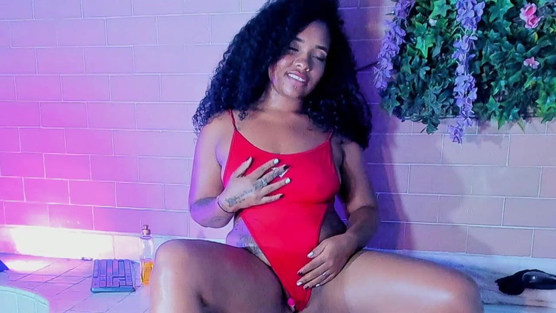 Miss ivy studio: Svádí tě mým velkým tělem