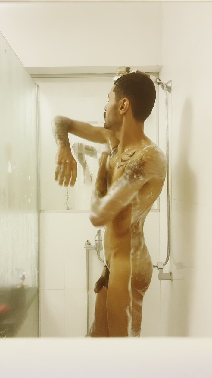 Leandro e Asafe: ¿Viene a tomar una ducha conmigo?