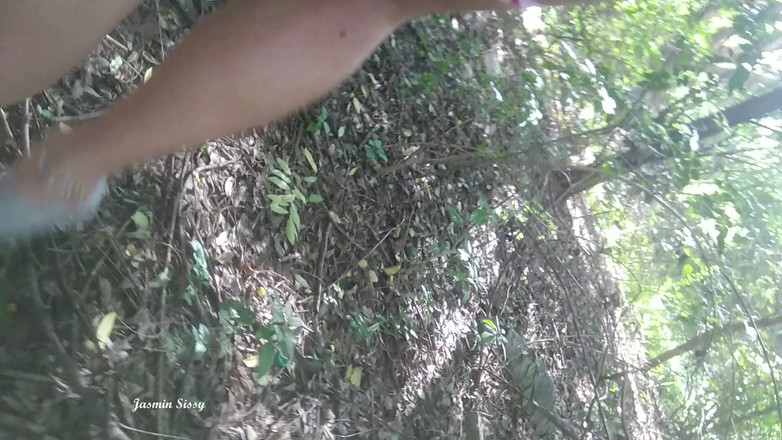 angelscs2008: Indisch transmeisje Jasmin naakt lopen &amp; tonend in de jungle - travestiet...