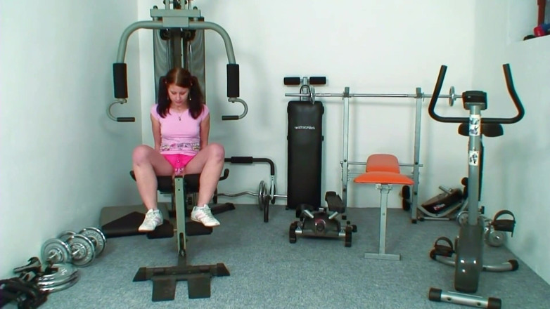 Full porn collection: Sadece biraz spor yapmak istedi - aniden amında bir yarak var