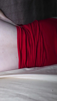 Ich wache mit einem harten schwanz geil auf und entleerte mein sperma in meiner frau