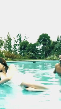 Sexy Spinner Jenna J Ross dostane její těsnou kundičku tvrdě bušenou v bazénu