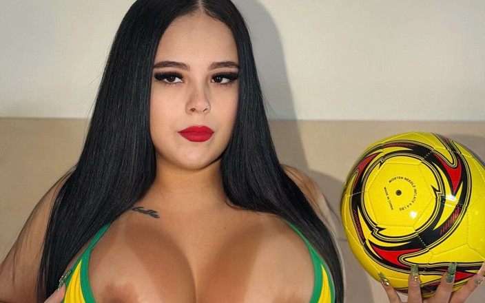 Bangxtreme_Prod: Carina con il seno grande casting e mi permette di...