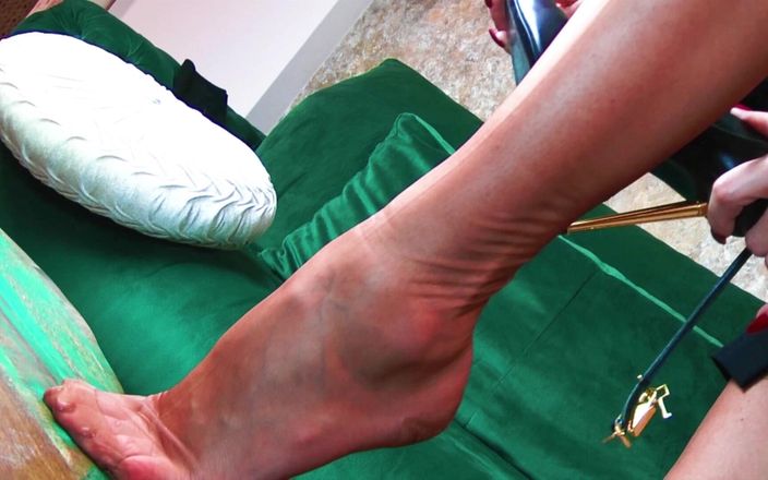 Goddess Celine: Dominatoare feminină adorare picioare