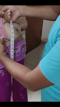 Tukang jahit mengongkek wanita India panas di kedainya. Hindi Video