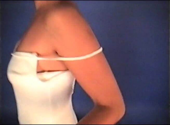 Flash Model Amateurs: 두 명의 핫한 창녀가 오지는 몸매를 과시하다