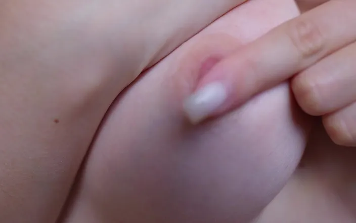Tori Diamond: Small Tits and Nipples Play