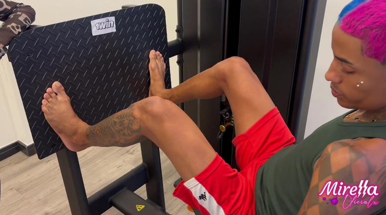 Mirellaoficialx: Я — худа дівчина з силіконів із Smart Fit