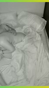 プチス - 激しいアナルセックス、オーラルセックス、ディープスロートの中出し、彼女のお尻に挿入。