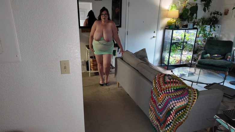 cutejayne: Zakrzywione cycki BBW MILF wybieg i strip