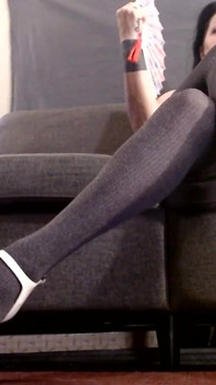 Strumpfhosen überkreuzte beine, weiße stipper heels pumps