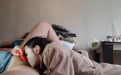 Minha namorada me fode duro e profundo na buceta, e eu masturbando meu clitóris com um Vibrador