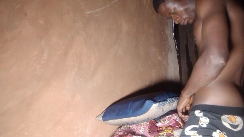 Bangcum8: Porra como homem na sala da floresta de Sambisa