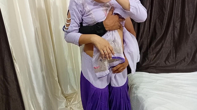 Vamika: Produttore cinematografico scopa l'attrice del sud prima delle riprese