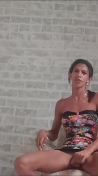 Daniela Santos și Sabrina Prezotte, un travestit, making out