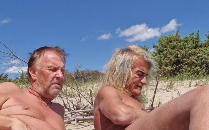 Gigi and David: Sexshow stripchat, fkk-strand, und typ, Gigi und dave 17-05-2025, P2