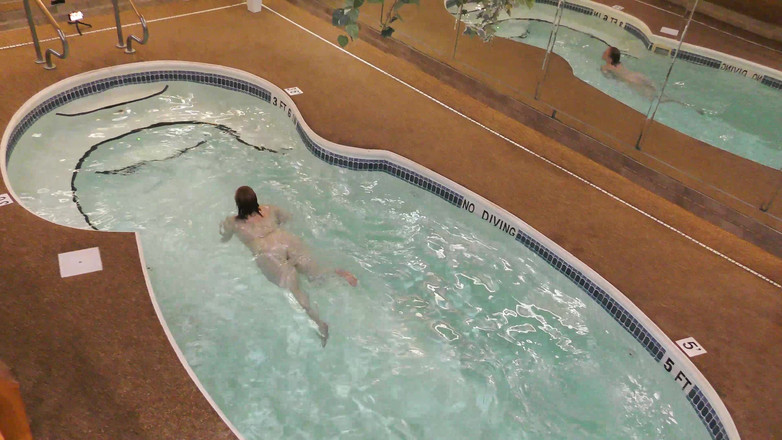 GingerVixen.XXX: Berenang bogel