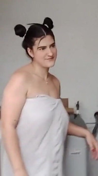 Seks lesbian di tempat yang tidak sesuai