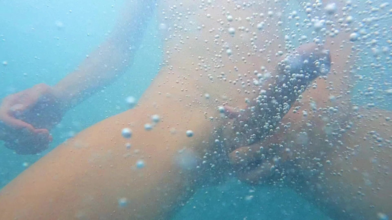 outdoor-fun: Masturbar meu tesão em Spa Bubbles em slowmotion