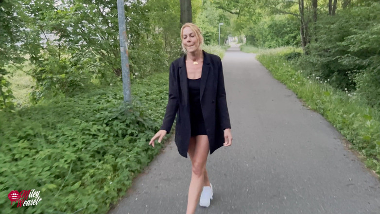 Miley Weasel: Troia bionda! una sveltina Appena fuori dalla strada!