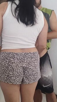 În timp ce soțul meu era la duș, am făcut sex cu prietenul său, sex riscant
