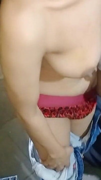 Kombinace Kouření a Backshot, Ale Její TVář Je Ošukaná