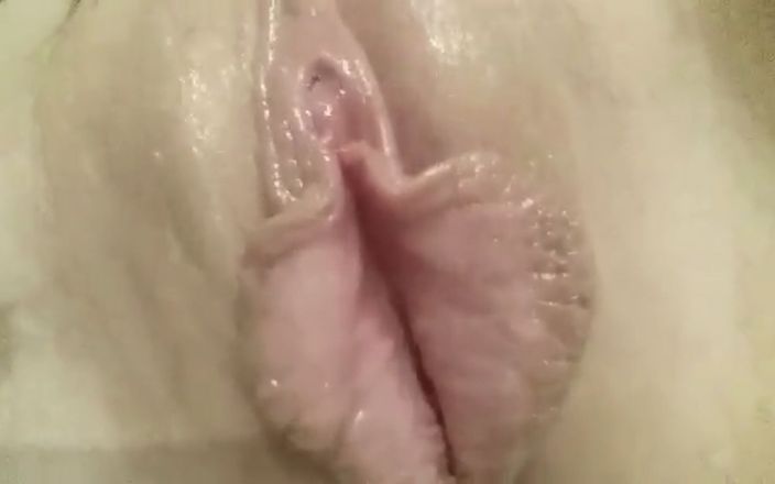 Pussy 9 lives: Orgasme palpitant de la magnifique chatte d&amp;#039;une fille de 22 ans