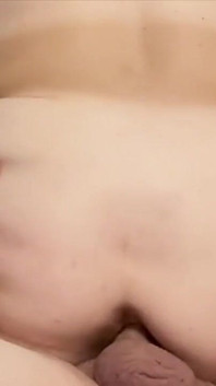 玩得很开心！男孩哦男孩，他狠狠地抽我的屁股!!感觉如此激烈，这次也有点痛。