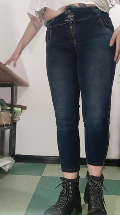 Golden domme: Modeln, getragene jeans