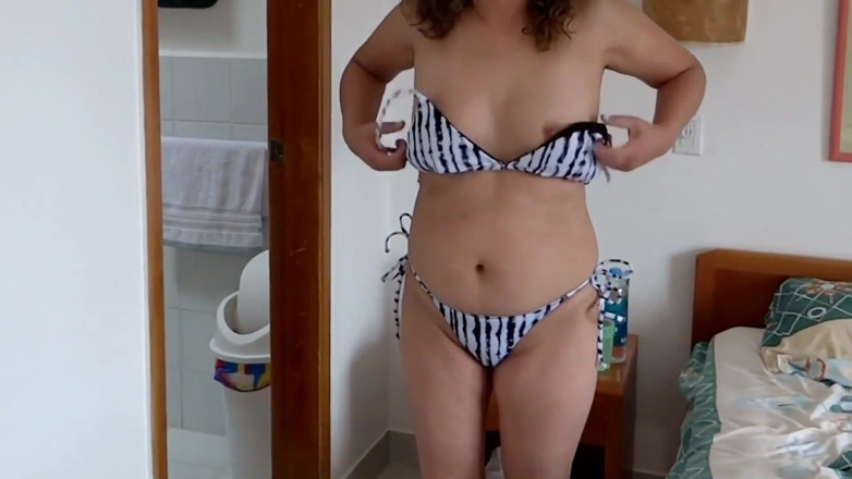 Ardientes69: In Spiaggia, Indosso Il Mio Bikini Mentre Il Mio Figliastro...