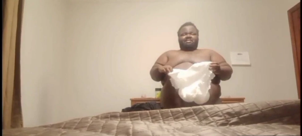 Andrew Adams: 다른 방에서 입었어