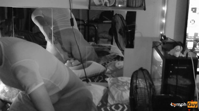 Lymph Guy: Гей-инвалид двойным проникновением сам себя и кончает