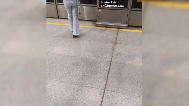 hunter Asia: 見知らぬ女の子を自分の寝室に連れてきて、彼女の膣を犯した