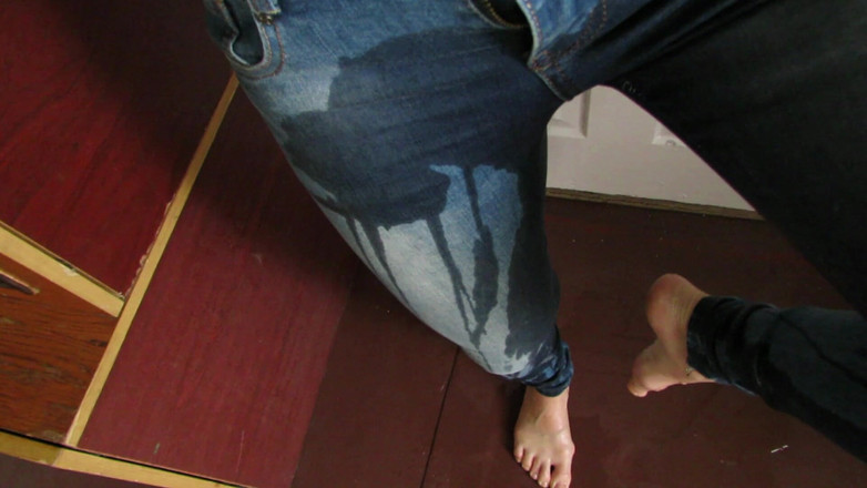 SexyAnka: Tohle je pro tebe. Lízej mi nohy.