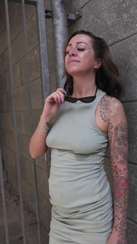 German Scout - milf alemã de tatuagem Bonny Exklusiv pega para primeira foda pornô