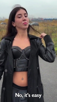Ritiro pubblico delle ragazze rock con sesso duro e con stivali alti