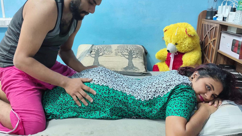 Vaigavarun Feet romance: Mallu caliente esposa da masaje de culo y espalda por...