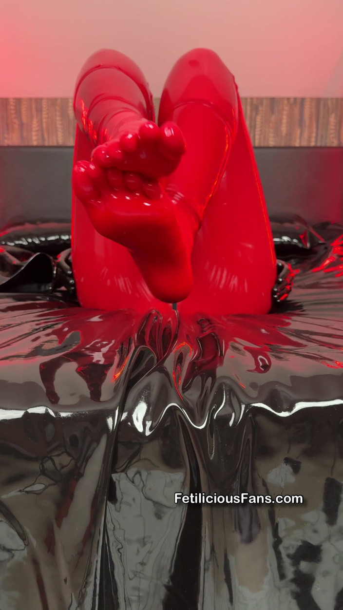 Miss_Fetilicious: Rubber Foot Porn